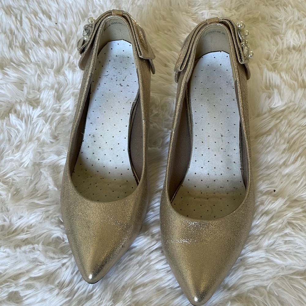 Gorgeous Detailed with Pearls and Crystals Metallic Heels size 7 EU 38